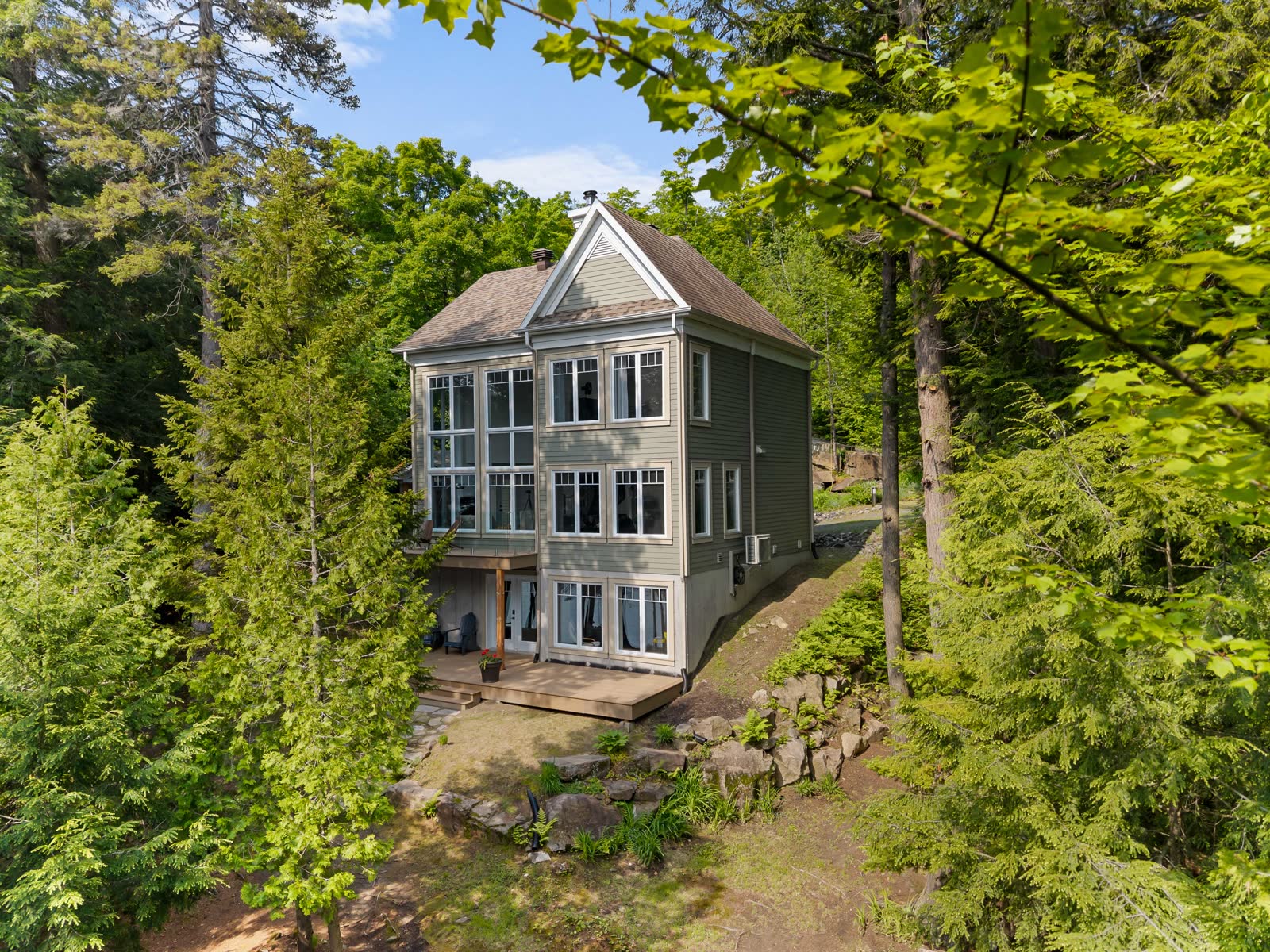 Domaine riverain au 2291 Chemin de la Baie-Martin, image 2