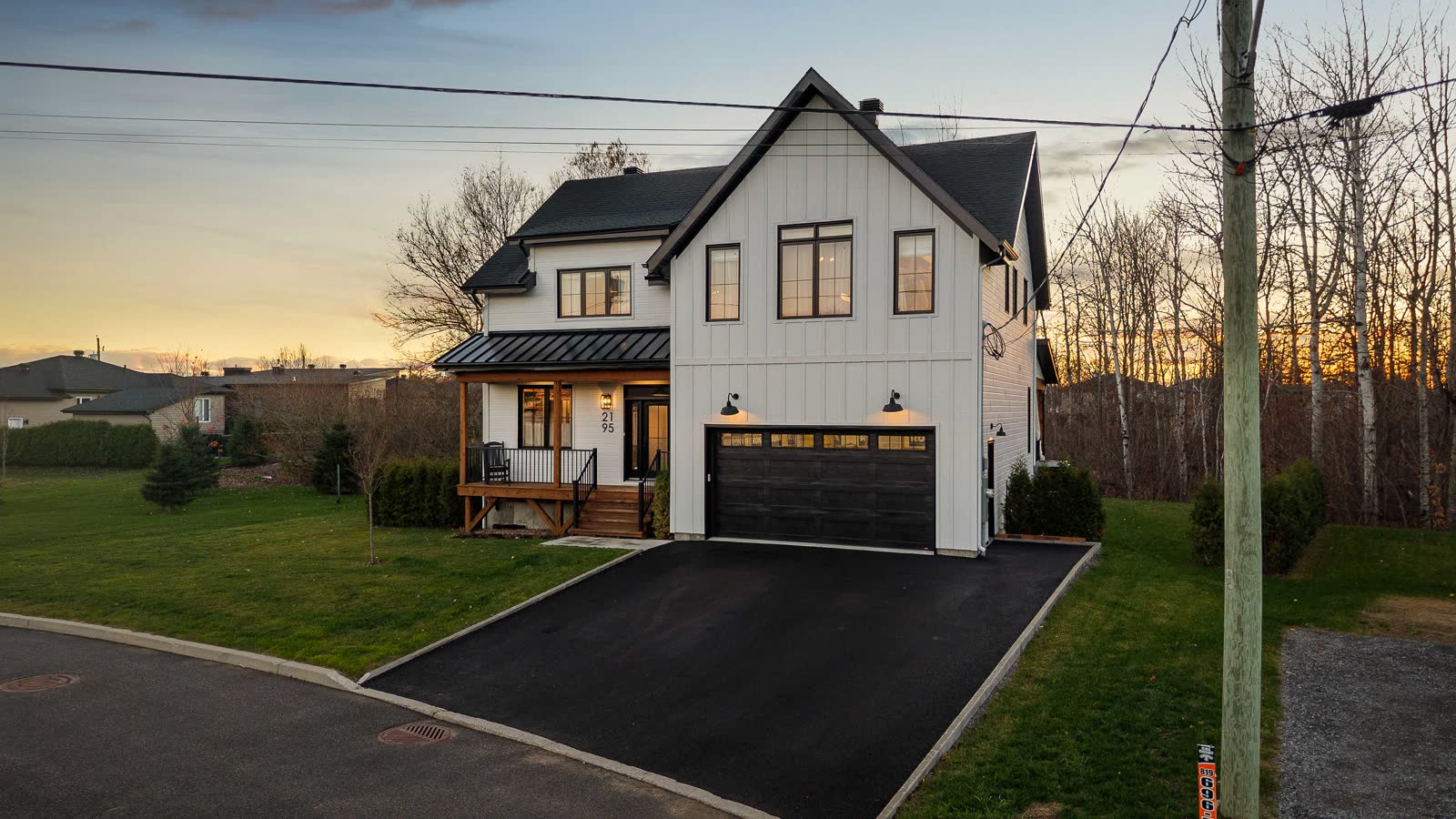 Farmhouse contemporaine au 2195 Rue Suzanne-Langevin, image 1