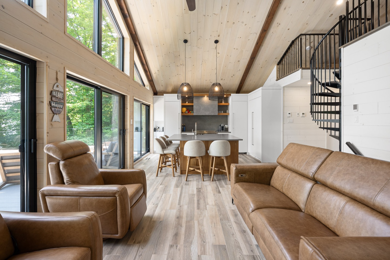 Chalet de lac contemporain au 3861 Chemin Laperrière, image 3