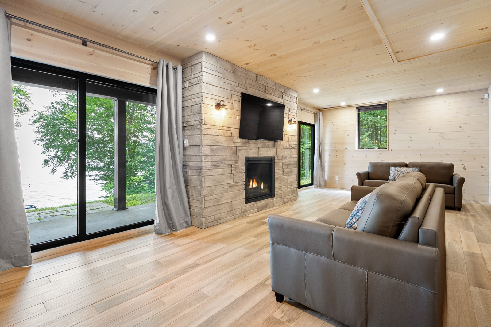 Chalet de lac contemporain au 3861 Chemin Laperrière, image 6