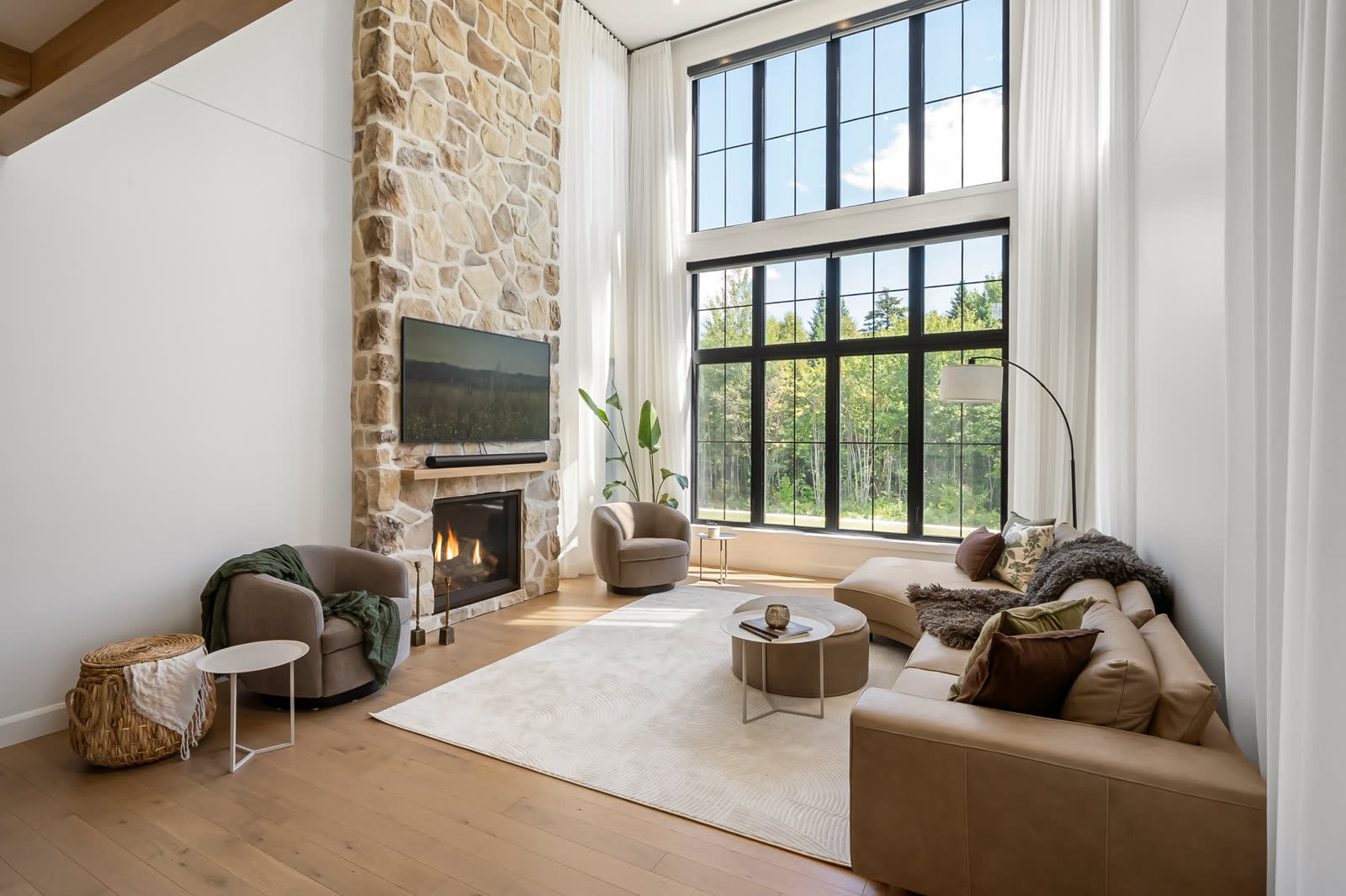 Farmhouse moderne au 170 Rue des Onyx, image 2