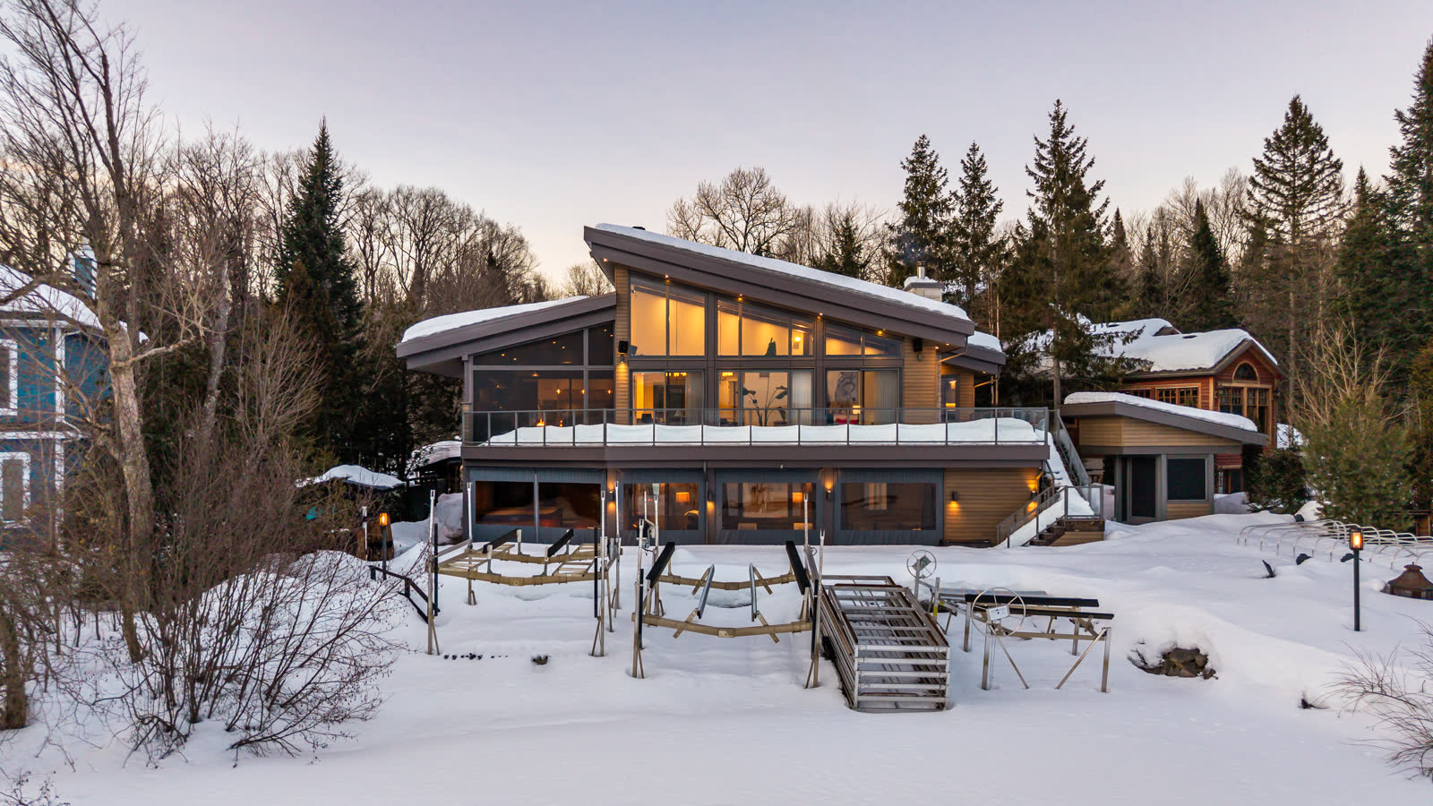 Chalet contemporain au 762 Chemin Thomas-Maher, image 1