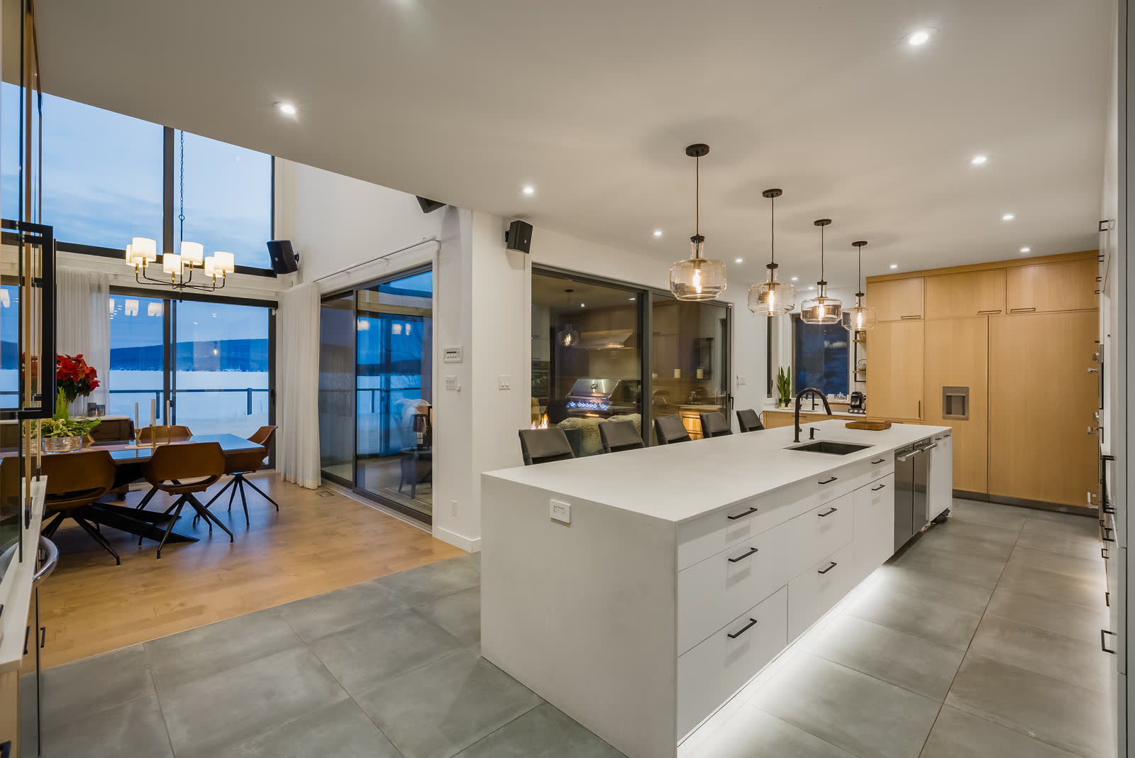 Chalet contemporain au 762 Chemin Thomas-Maher, image 2