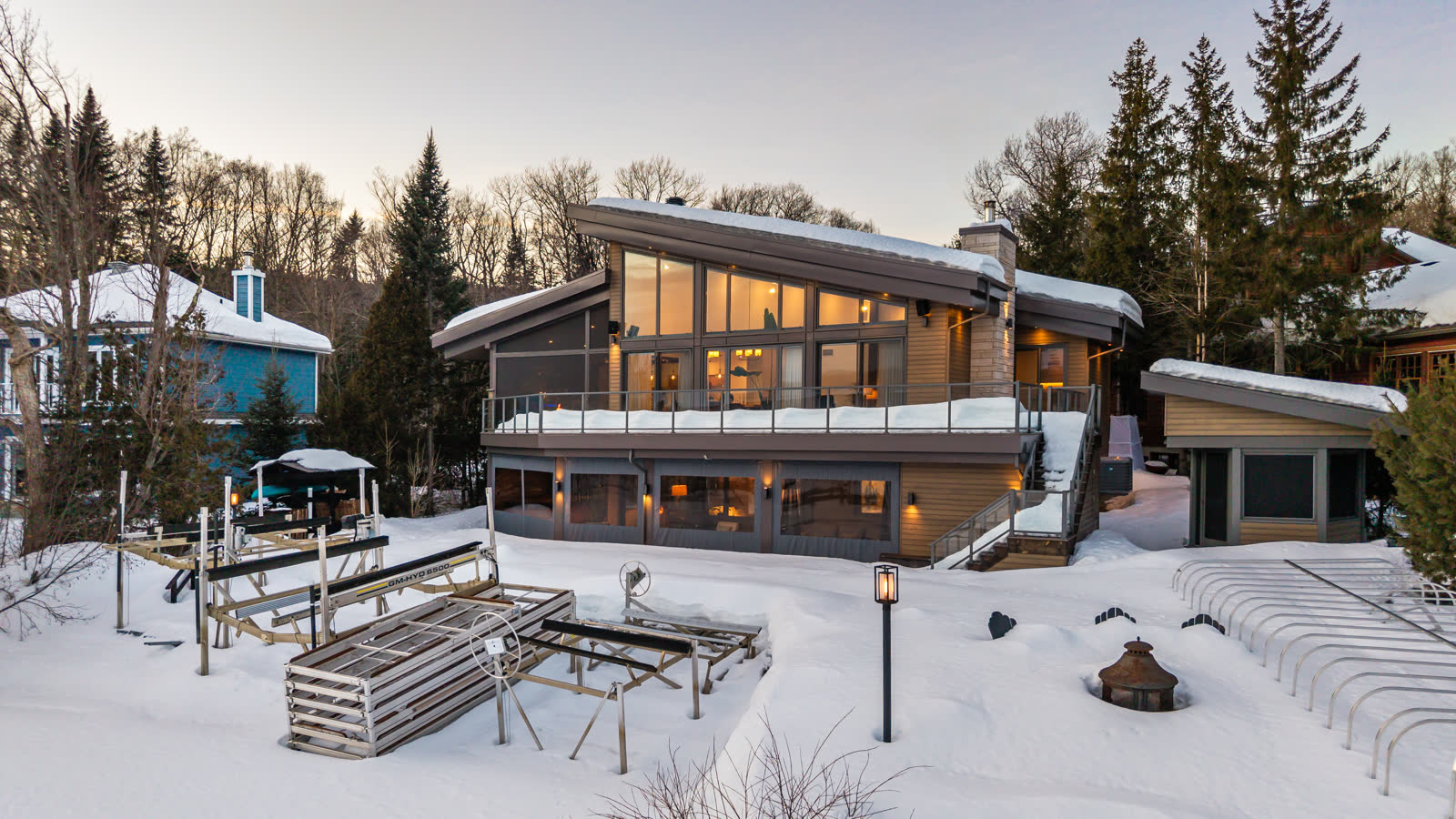 Chalet contemporain au 762 Chemin Thomas-Maher